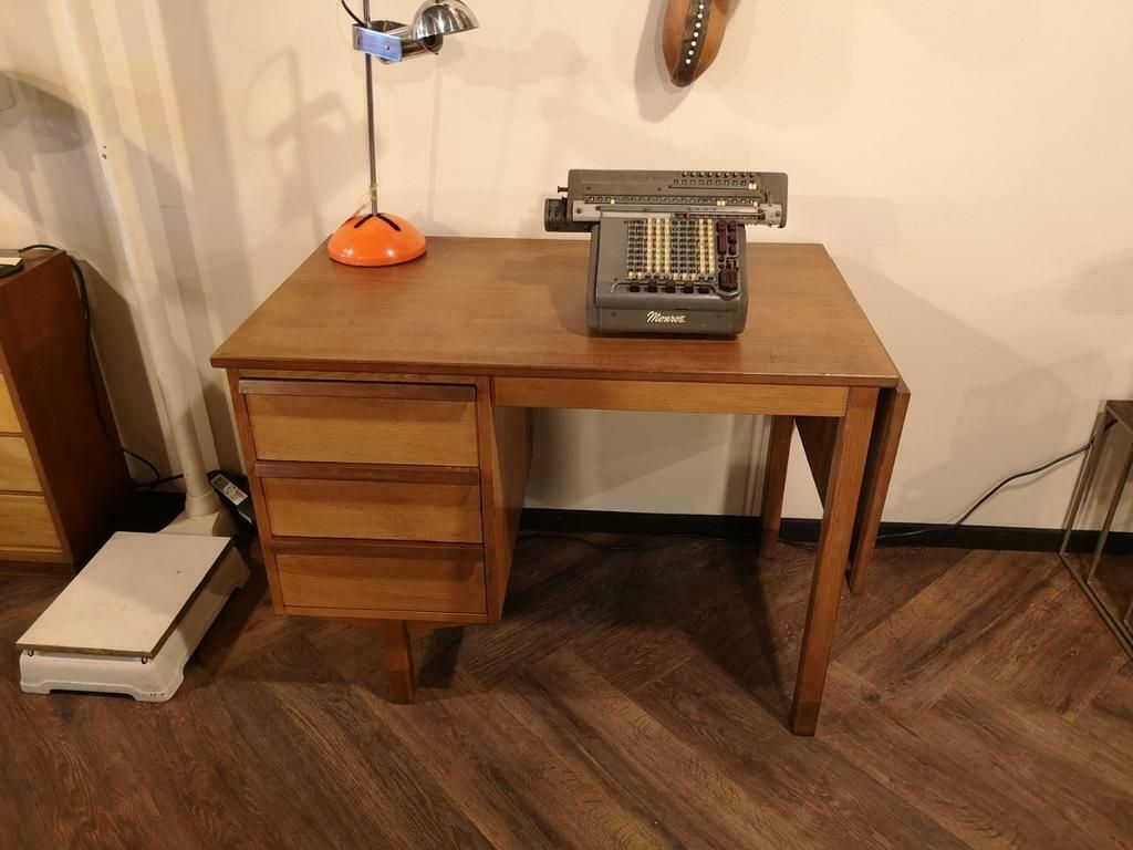 Vintage design bureau teakhout met drie laden en klapblad